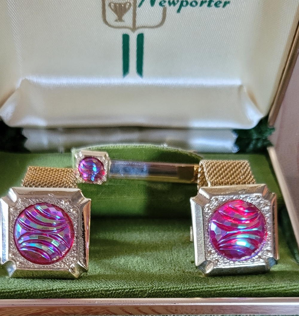 Vtg Men's Newport Jewelry Set W/Cufflinks & Tie Clip